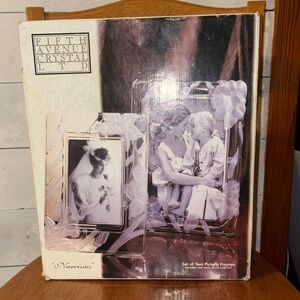 Fifth Avenue Crystal 2 Picture Frame Set